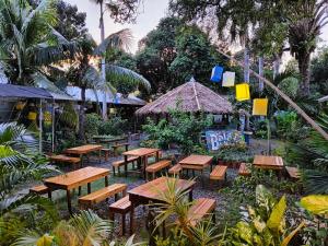 Lokal Hut Bed and Breakfast