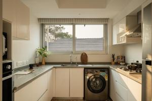 El Reino 2&3BHK Apartments, 5 Mins to Casino & 10 Mins to Candolim, with Pool & Kitchen, Wifi, Security