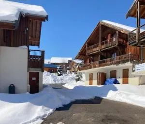Appartement dans un chalet, résidence avec piscine - 土绪尔