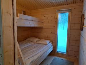 Uusi hirsimökki 7 henkilölle