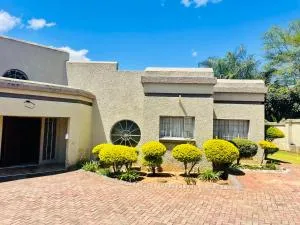 The Platinumz Guest House - Bushman Rock