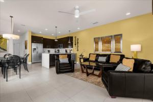 3 Bedrooms 3 Bathrooms Silver Creek 1521 Rc