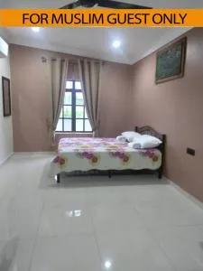 Yasmeen Studio Roomstay Kijal - Room 2 - FOR TWO PERSON ISLAM GUEST ONLY - Kampong Telok Kalong