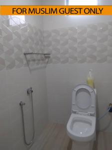 Yasmeen Studio Roomstay Kijal - Room 2 - FOR TWO PERSON ISLAM GUEST ONLY