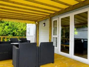 Chalet with a terrace in a beautiful setting - Loon op Zand