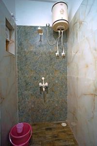 Hotel SD Grand Palace, Mant Raya Road, Mant, Nearby Vrindavan, Mathura