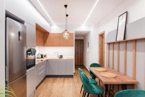 Tinker Bell by halu! : Colorful family apt