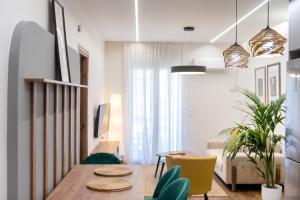 Tinker Bell by halu! : Colorful family apt