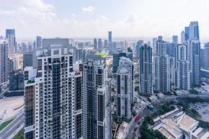 Luxury 2BR Burj View Paramount