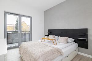 Złota Apartment with Balcony & Parking Near Zoo Katowice by Renters