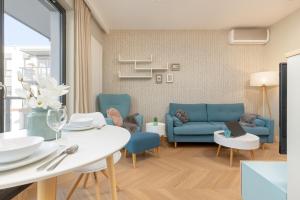 Bright Blue Apartment with Balcony, Parking and Air Conditioning in Warsaw by Renters