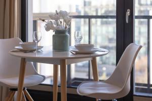 Bright Blue Apartment with Balcony, Parking and Air Conditioning in Warsaw by Renters