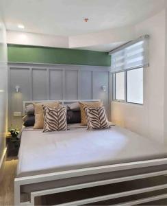 BGC - Two Bedroom Condo with Game Room with 400mbps WiFi- 09
