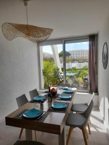 T2 Rez-de-jardin, terrasse et parking, proche de la plage