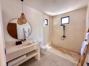 Beach view 2BR Villa Nam with pool, Seseh beach