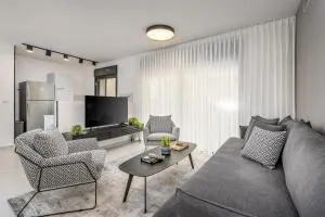 Designed 2BDR&2Bth w Parking- mahne yehuda sea u jerusalem - Nephtoah