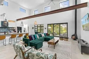 Swim & Dock in Style: Art Deco Beach Escape - Saybrook