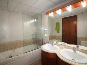 Apartamento con Terraza y Parking a 400m de la Playa del Port en Llançà - ES-228-156