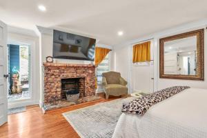 New2/2 Garden Apartment Historic