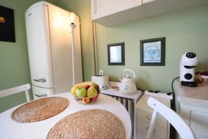 Spacious and Central Vintage - Modern Apartment