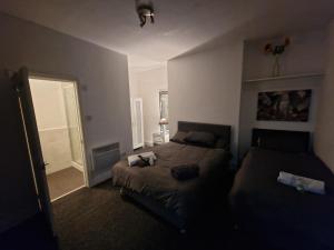 Liverpool city 5 bed house sleeps 12