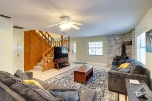 10 Mi to Lake Sumter Home with Deck in Summerfield - Belleview