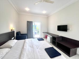 Morjim Sunset Guesthouse- Apartments with Kitchen & AC Rooms