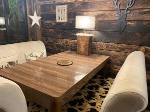 vue splendide montagnes centre village pieds des pistes et remontées Mécaniques