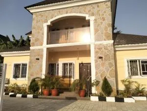 Dazzle Hotels and Apartments Riverpark - Rubuchi