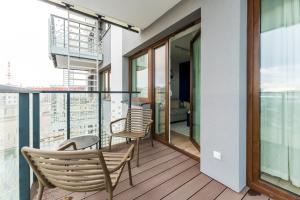 Blue Marine Apartment by BookingHost