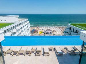 Black Sea Infinity Pool & Spa Apartment