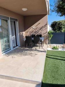 Zoran brand new apartment-Garden