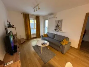 Zemunske Kapije Yellow Gate - Vojna Bašta