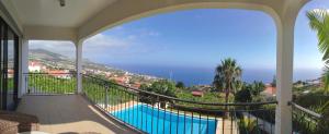 17 ° West, Lux. Inf. Pool villa, 5 minutes to the sandy beach, WiFi