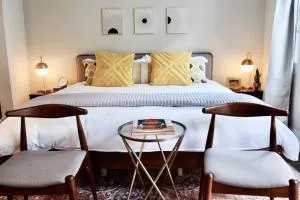 Mid-Century Modern Studio CHOC & St. Joseph - توستين