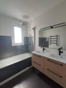 Grand Logement proche centre Parking gratuit