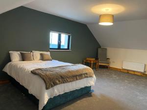 Moig Lodge - 7 Bedroom - 15 Bed - Sleeps 22 Barn Conversion