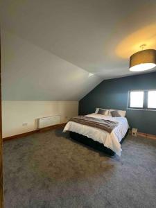 Moig Lodge - 7 Bedroom - 15 Bed - Sleeps 22 Barn Conversion