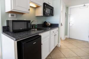 Ocean Breeze Oceanfront Tower King Room 2nd Fl