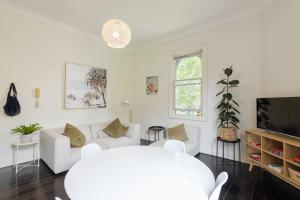 Surry Hills Chic right on Crown St