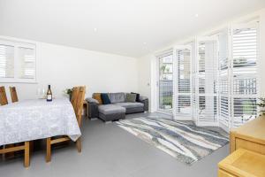 Beach Front Getaway - Luxury Apt with Large Garden