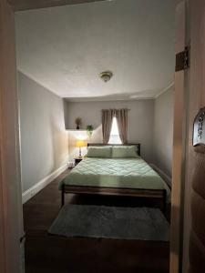 Spacious and Cozy- near T-station-Quiet Neighborhood!