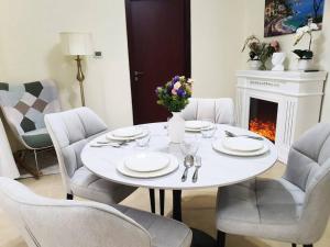 JBR Retreat: Stylish Views