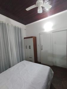 EXCELENTE CASA COM GARAGEM E 3 QUARTOS sendo 1 SUÍTE NA PRAIA DOS ANJOS A 5 min A PÉ DO PIER DOS BARCOS