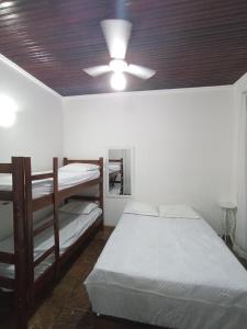 EXCELENTE CASA COM GARAGEM E 3 QUARTOS sendo 1 SUÍTE NA PRAIA DOS ANJOS A 5 min A PÉ DO PIER DOS BARCOS