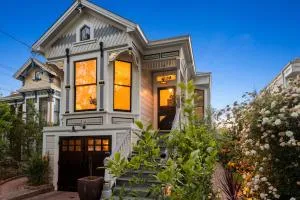Minimalistic 1885 Queen Anne Cottage 2B-2B Upper Level Flat in Alameda - آوكلاند