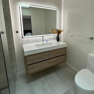 Modern, Renovated 5b3ba near Apple, Kaiser