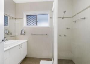 Adrift, 5B Scott Street