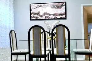 Cozy 3 Bedrooms and 2 baths in Olathe sleeps 8. - أولاث