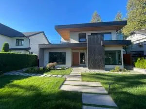 Grand Boulevard Basement Suite - Lynn Creek